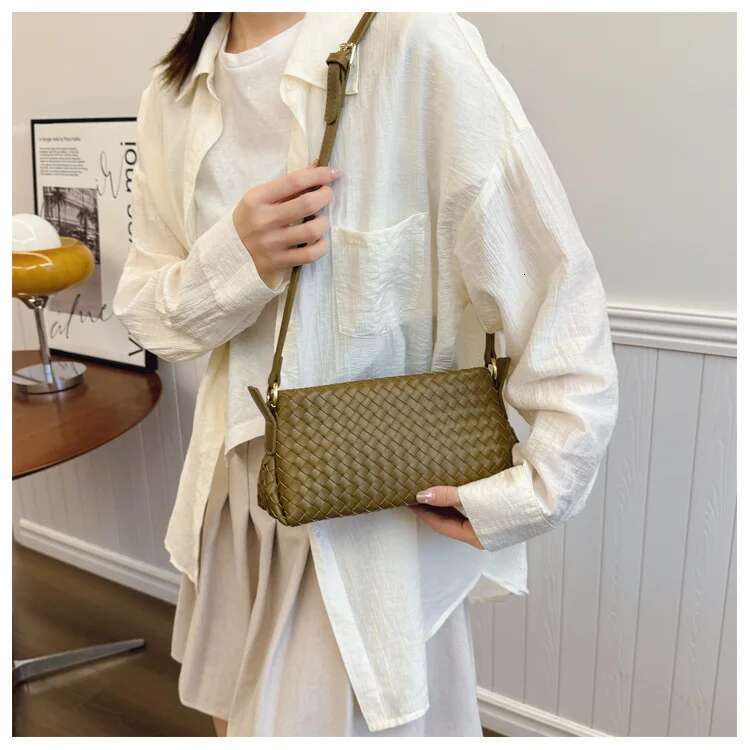 2025 Women's Retro Messenger Anti-Theft Lightweight Crossbody Bag for Travel, Commuter & Daily Use Waterproof Shoulder Purse