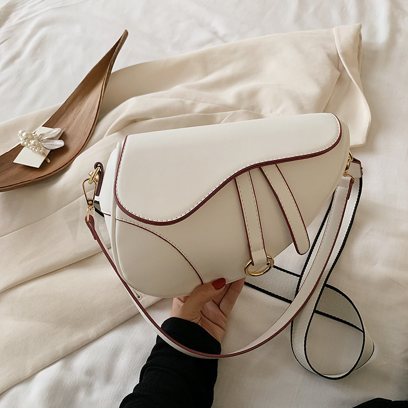 Hot-selling new fashionable single-shoulder bag, niche design crossbody bag with texture, versatile saddle bag