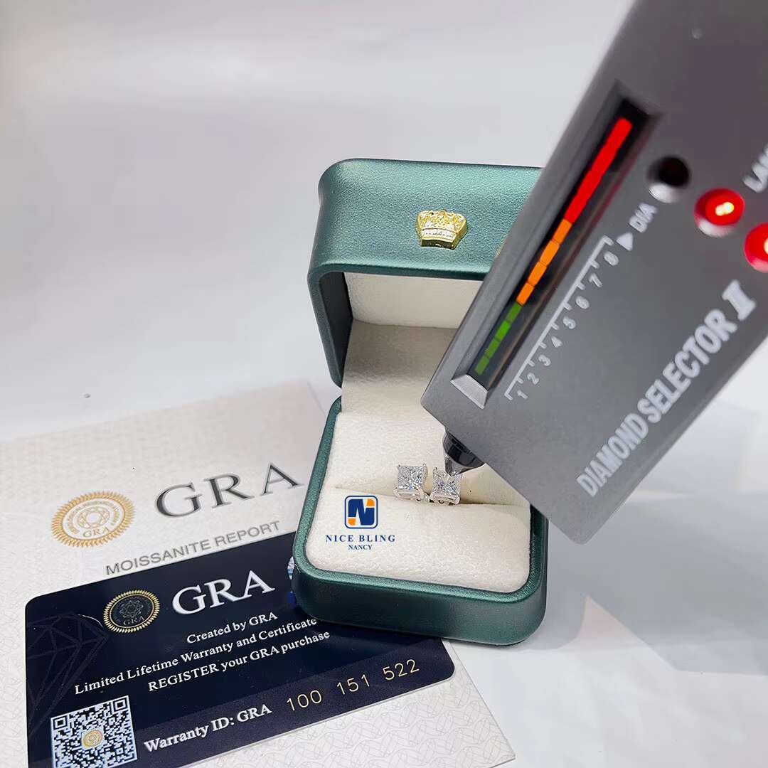 Bling Trendy Fashion Gra Moissanite Ear Studs 925 Silver Hip Hop Screw Back Princess Cut Stud Earrings for Men