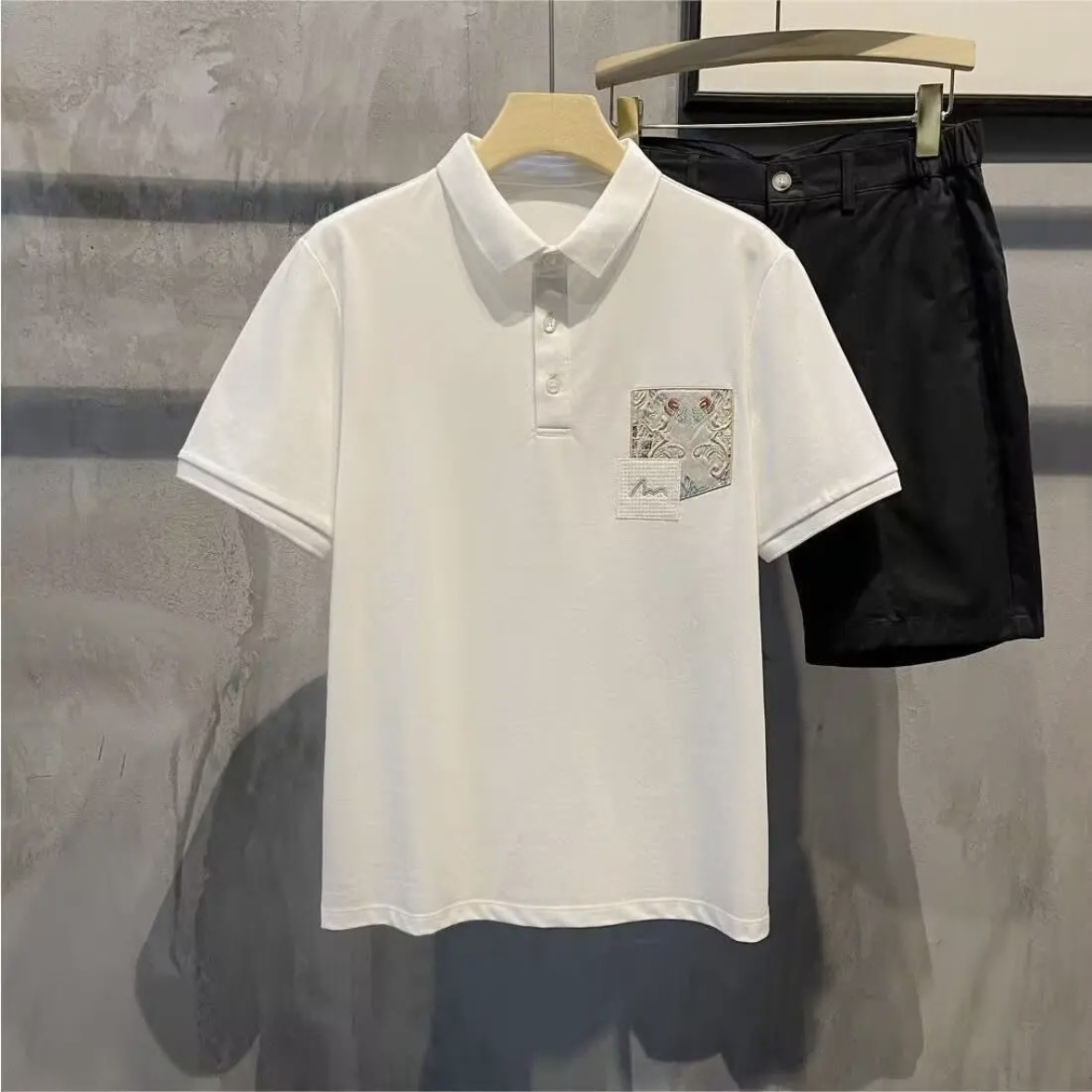 New Men's T-shirt Designer Fashionable Simple Patch Slim Fit Short Sleeved Polo Shirt Luxurious Casual Versatile Business Breathable Half Sleeved