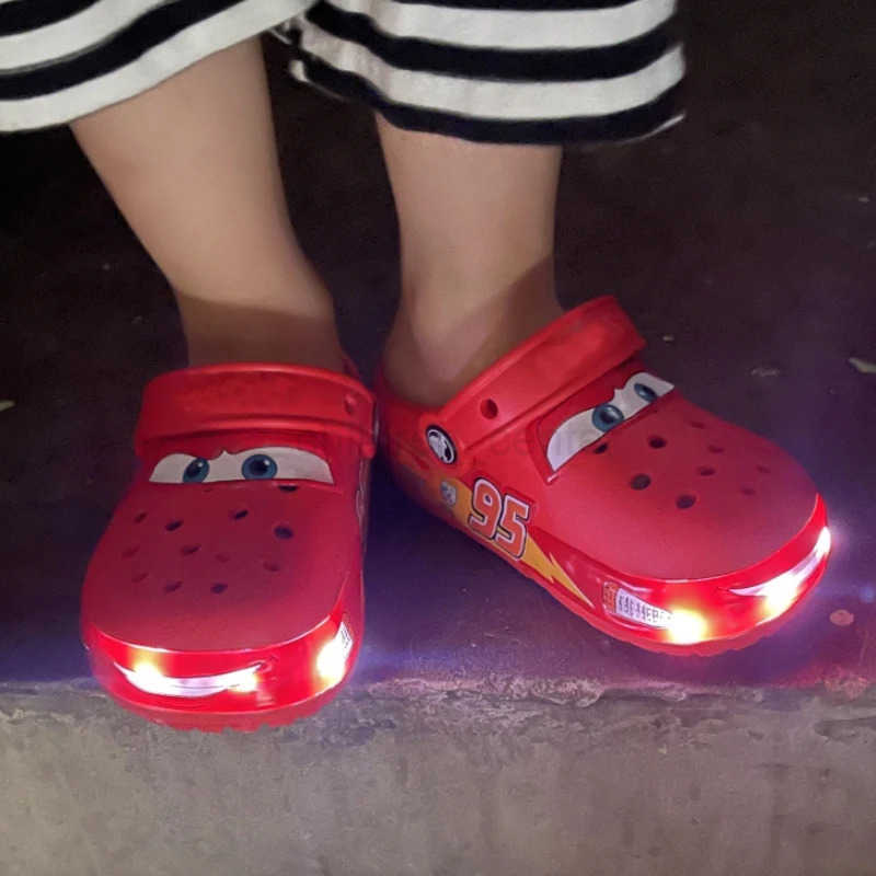 Disney Lights McQueens Pixar Cartoon Solid Slide Suitable for 6-12 Year Old Children Outdoor Sandals Breathable Eva Shoes Gift W250505