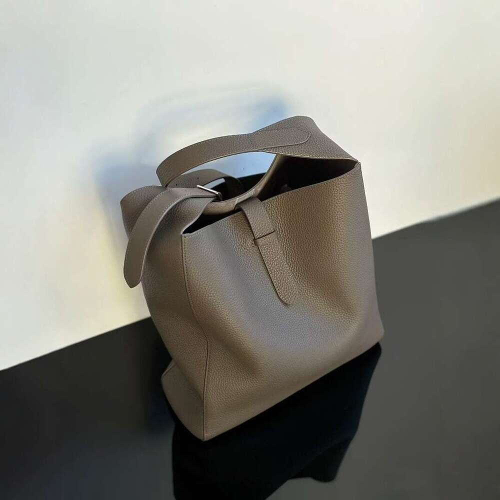 2025 New Black Hobo Underarm T Home Same Style Large Capacity Bucket Head Cover Leather Shoulder Bag Female
