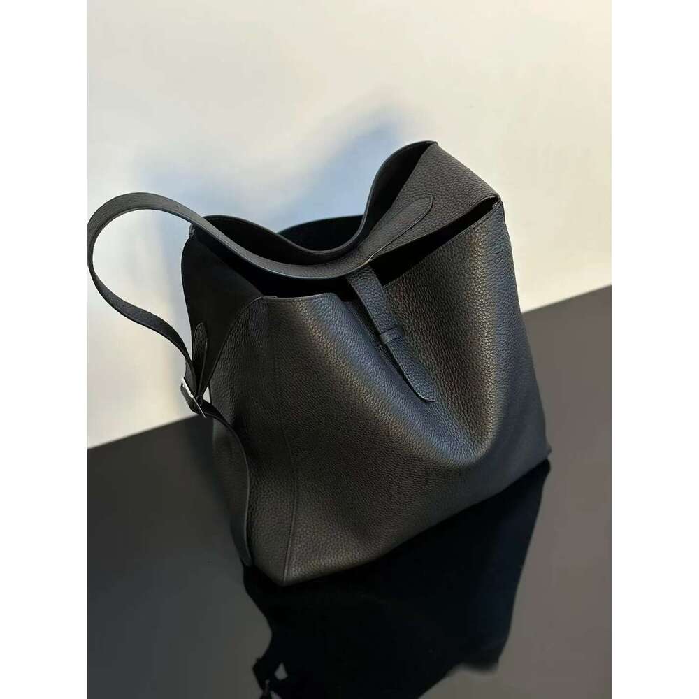 2025 New Black Hobo Underarm T Home Same Style Large Capacity Bucket Head Cover Leather Shoulder Bag Female