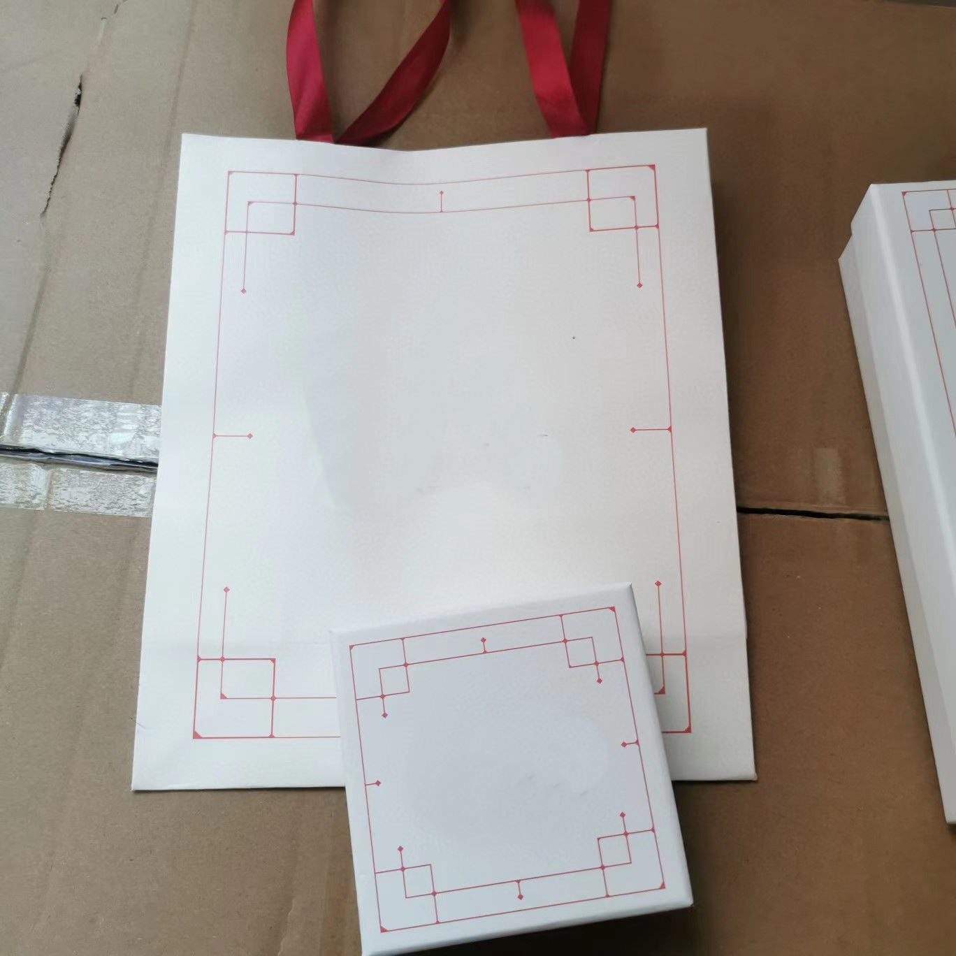 Boxes Jewelry Accessories Packaging & Display Box Dust-Bags Necklaces Bracelets Earrings Ring Box Gift-Bag gem storage boxs huts