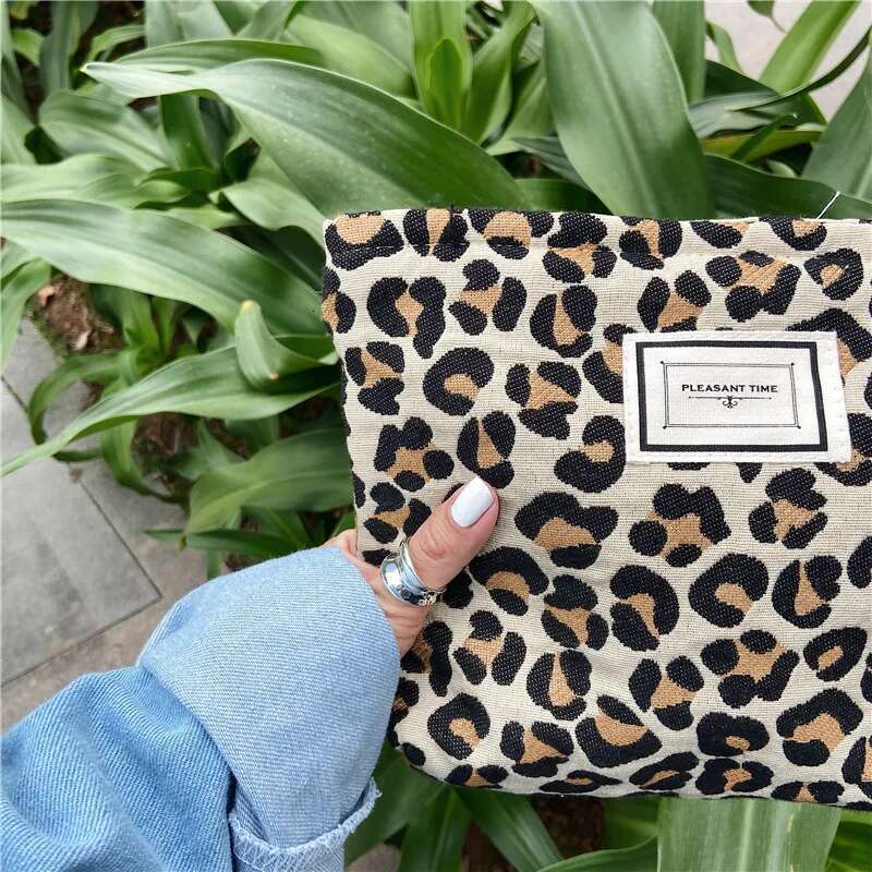 ddmy Leopard Large Women Cosmetic Canvas Waterproof Zipper Make Up Bag Travel Washing Makeup Organizer Beauty Case
