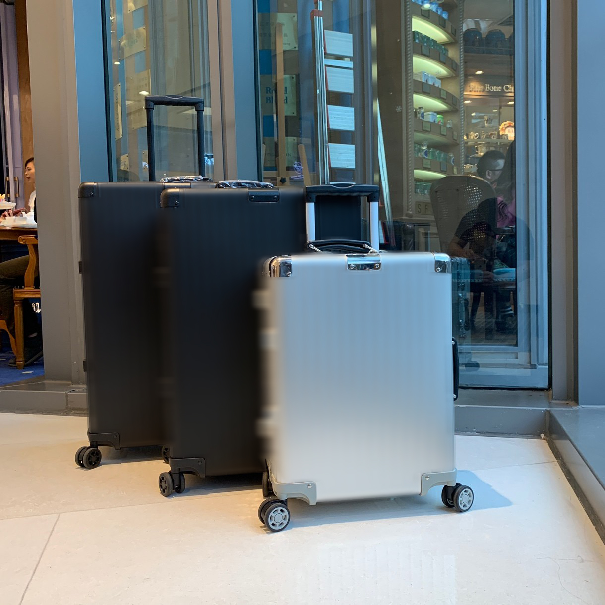 Luggage Rim0 Classic series, metal universal wheel large capacity trolley case, silver/black fashion luxury boarding box .