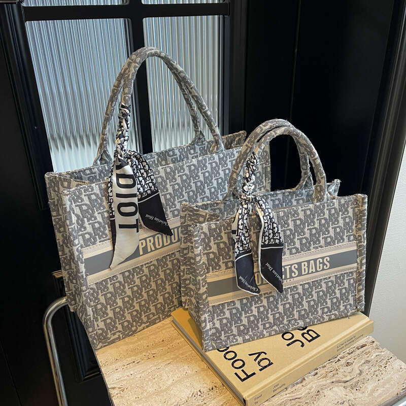 Commuting Fashion Handheld Tote for Women 2025 New Versatile Trendy Printed Letter Large Capacity Shoulder Bag