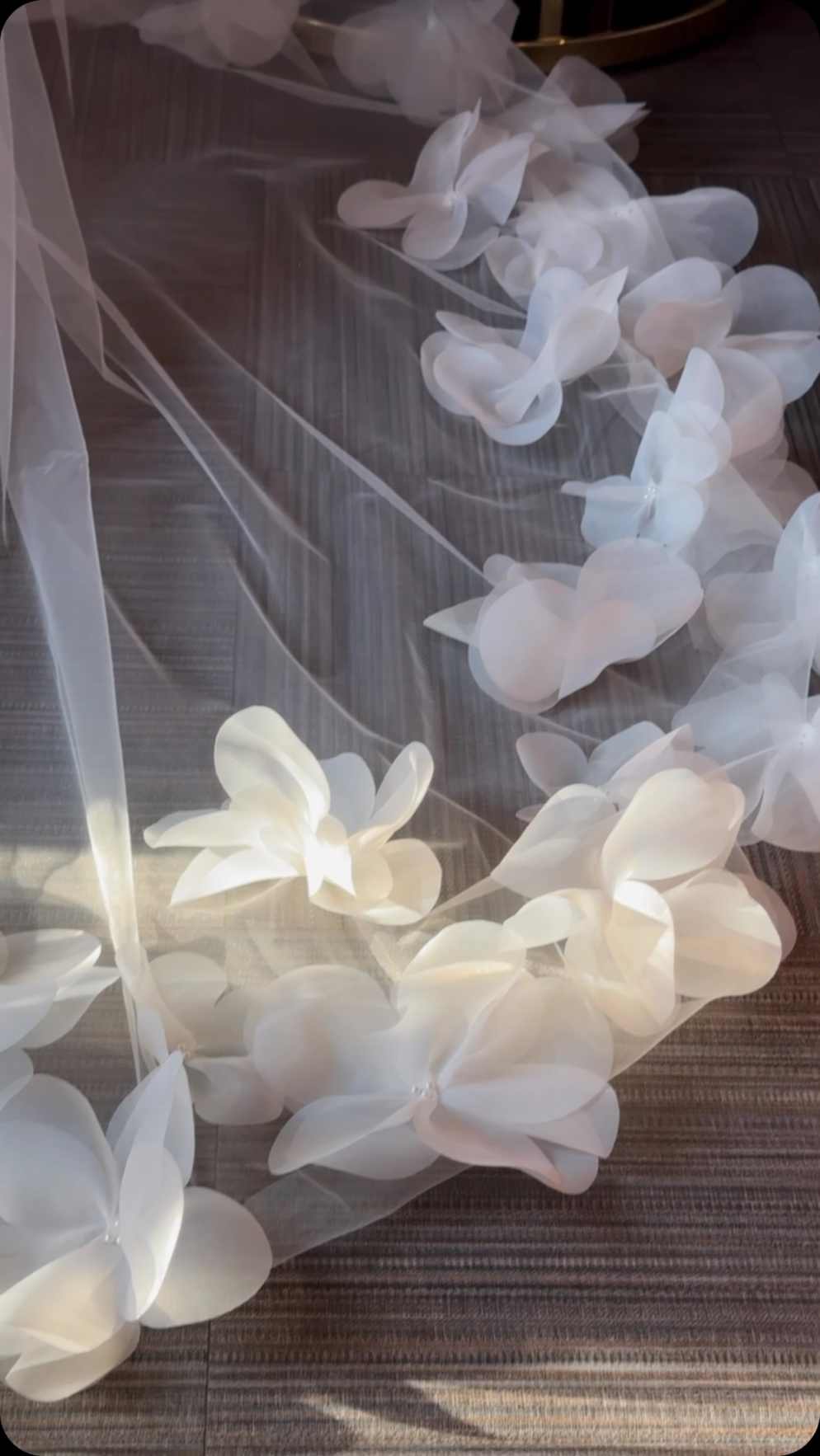 Elegant Tulle Wedding Veils Chapel Veils Headdress Women White Ivory One-Layer Bridal Veil Exquisite Length Wedding Accessories Customized V3000
