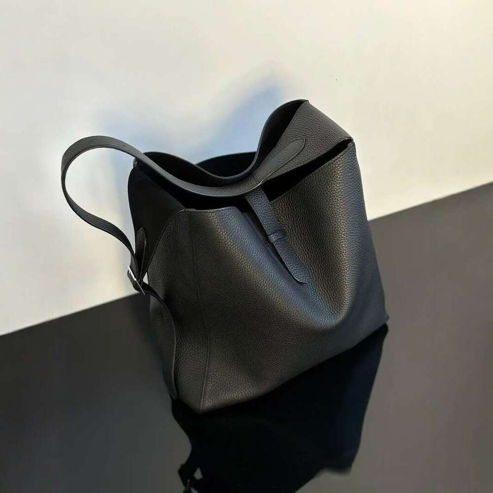 2025 New Black Hobo Underarm T Home Same Style Large Capacity Bucket Head Cover Leather Shoulder Bag Female