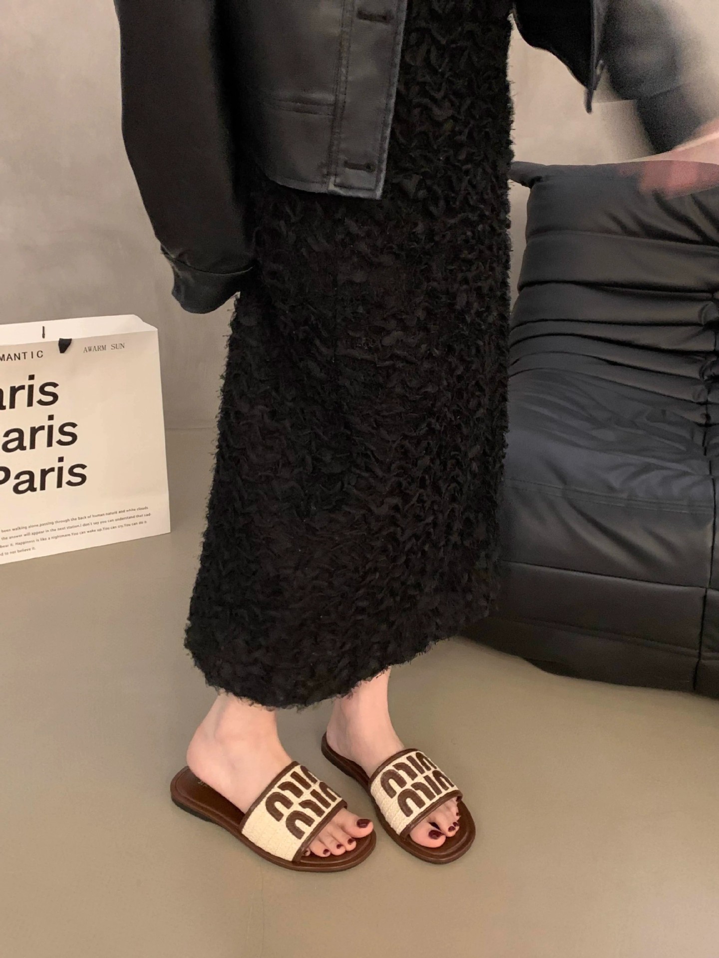 2025 Women's outdoor flat slip - on sandals in the elegant Chanel - style for summer suitable for wearing to the beach pairing with dresses one -