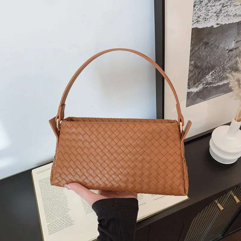 2025 Women's Retro Messenger Anti-Theft Lightweight Crossbody Bag for Travel, Commuter & Daily Use Waterproof Shoulder Purse