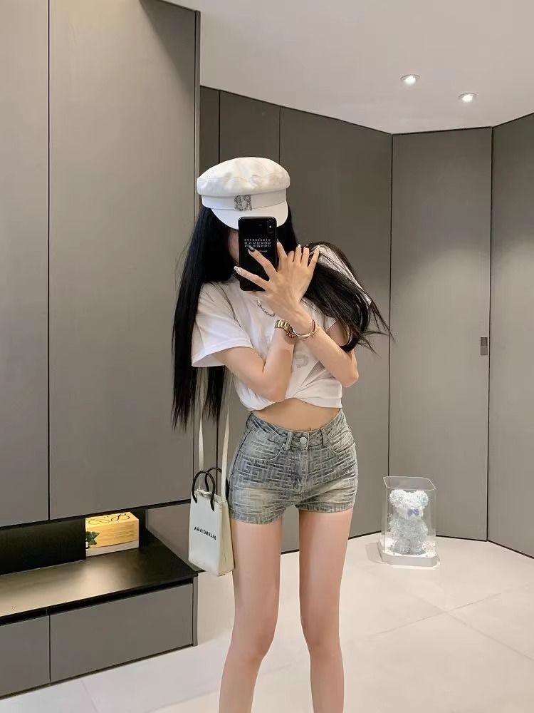 2025S designer design sense vintage denim shorts women summer new style slim fit and slimming A-line high waist versatile hot pants