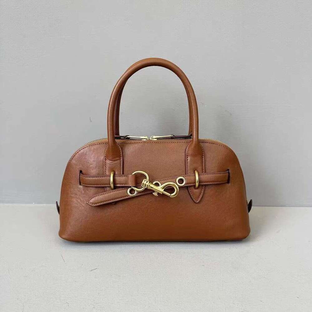 Miao Family's Autumn and Winter New Aventure Shell Baotou Layer Leather Handbag, High end Document Bag Trend