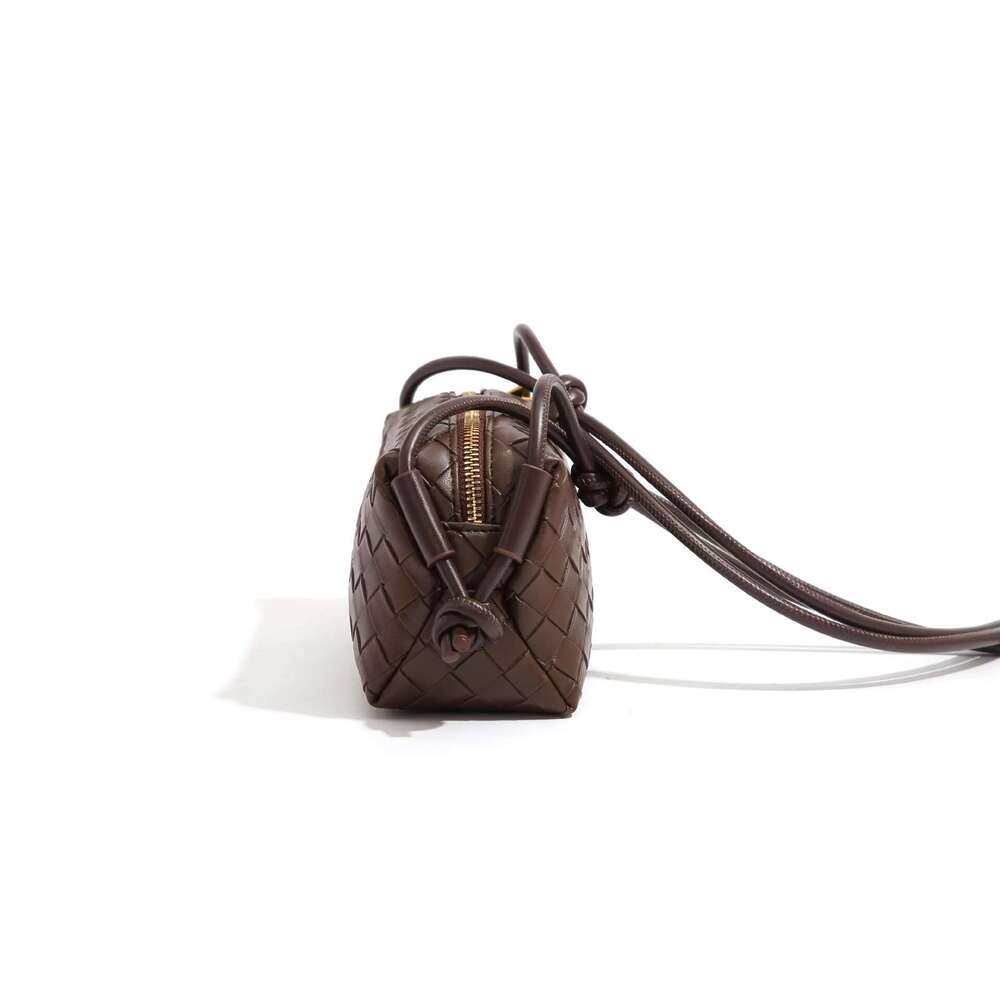 Hot-selling knotted hot-selling popular and back messenger bag woven square bags, single shoulder bags