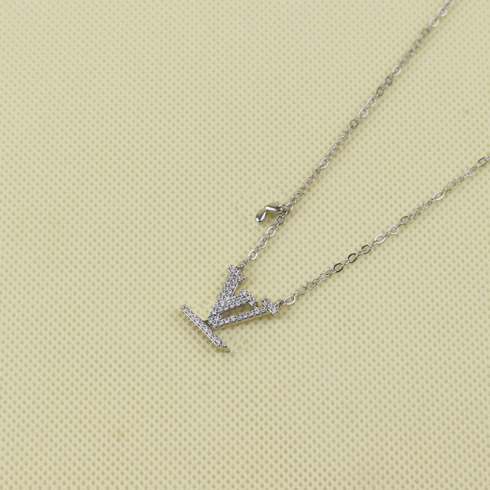 Never Fading 18K Gold Plated Luxury Brand Pendants Necklaces Stainless Steel Letter Choker Pendant Designer Necklace Beads Chain Jewelry Accessories NO box TH0108