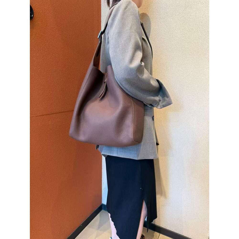 2025 New Black Hobo Underarm T Home Same Style Large Capacity Bucket Head Cover Leather Shoulder Bag Female