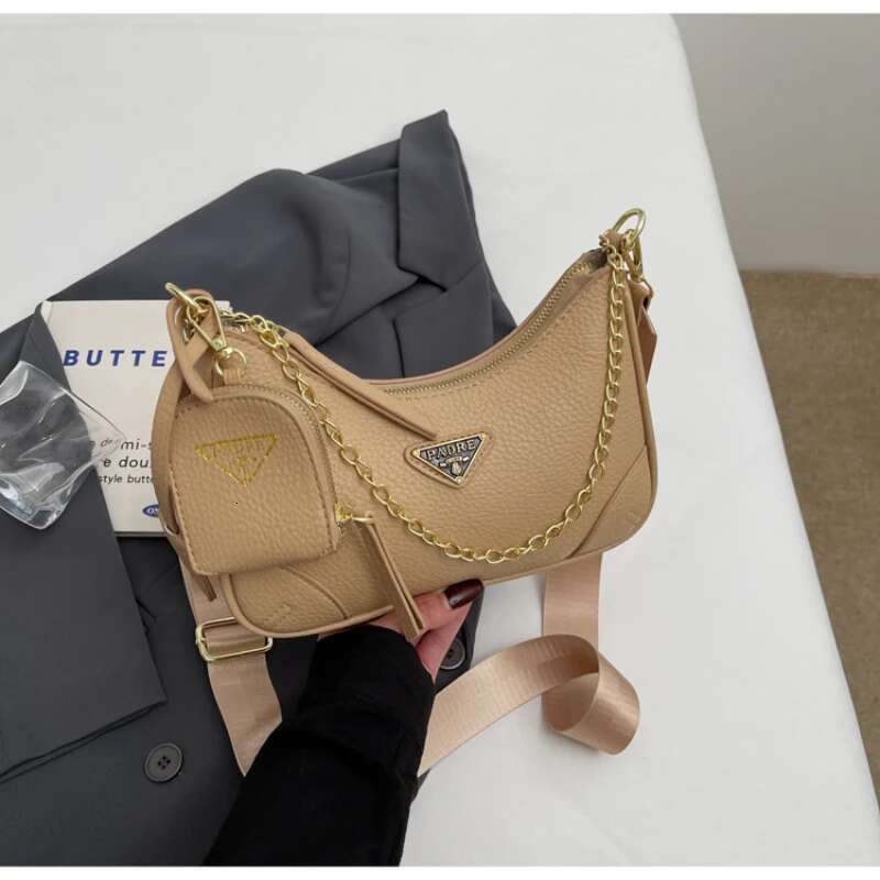 Minimalist Chic Messenger Bag - Vintage-Inspired Crossbody Clutch With Solid Color Leather, Elegant Parisian Designer Tote