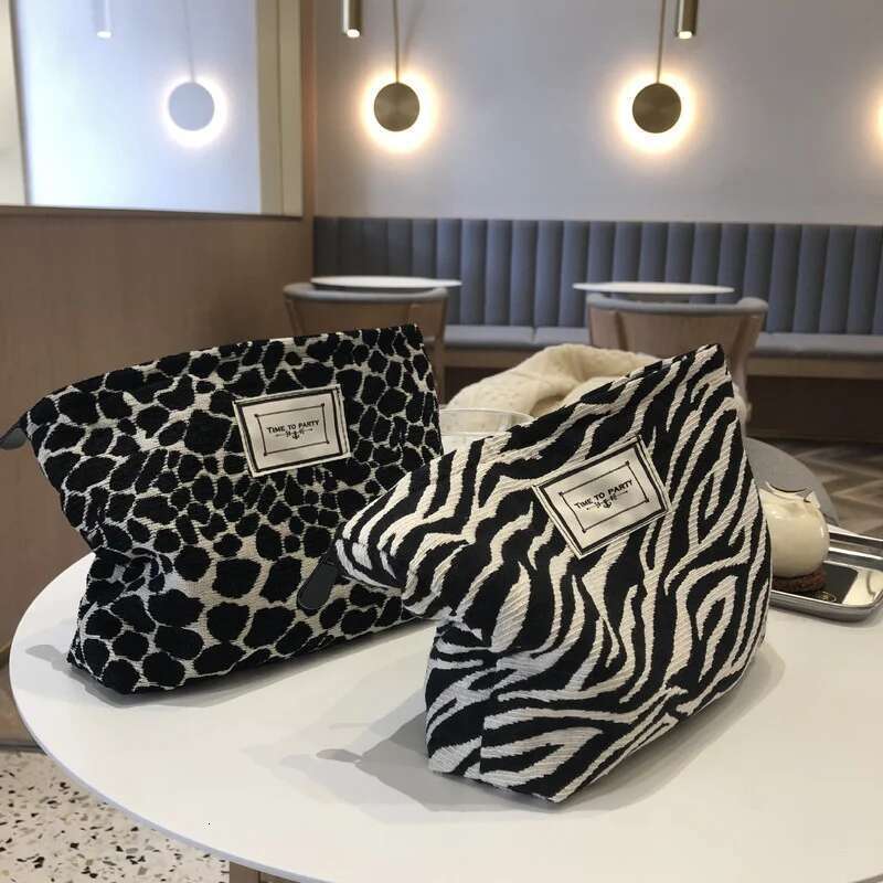 ddmy Leopard Large Women Cosmetic Canvas Waterproof Zipper Make Up Bag Travel Washing Makeup Organizer Beauty Case