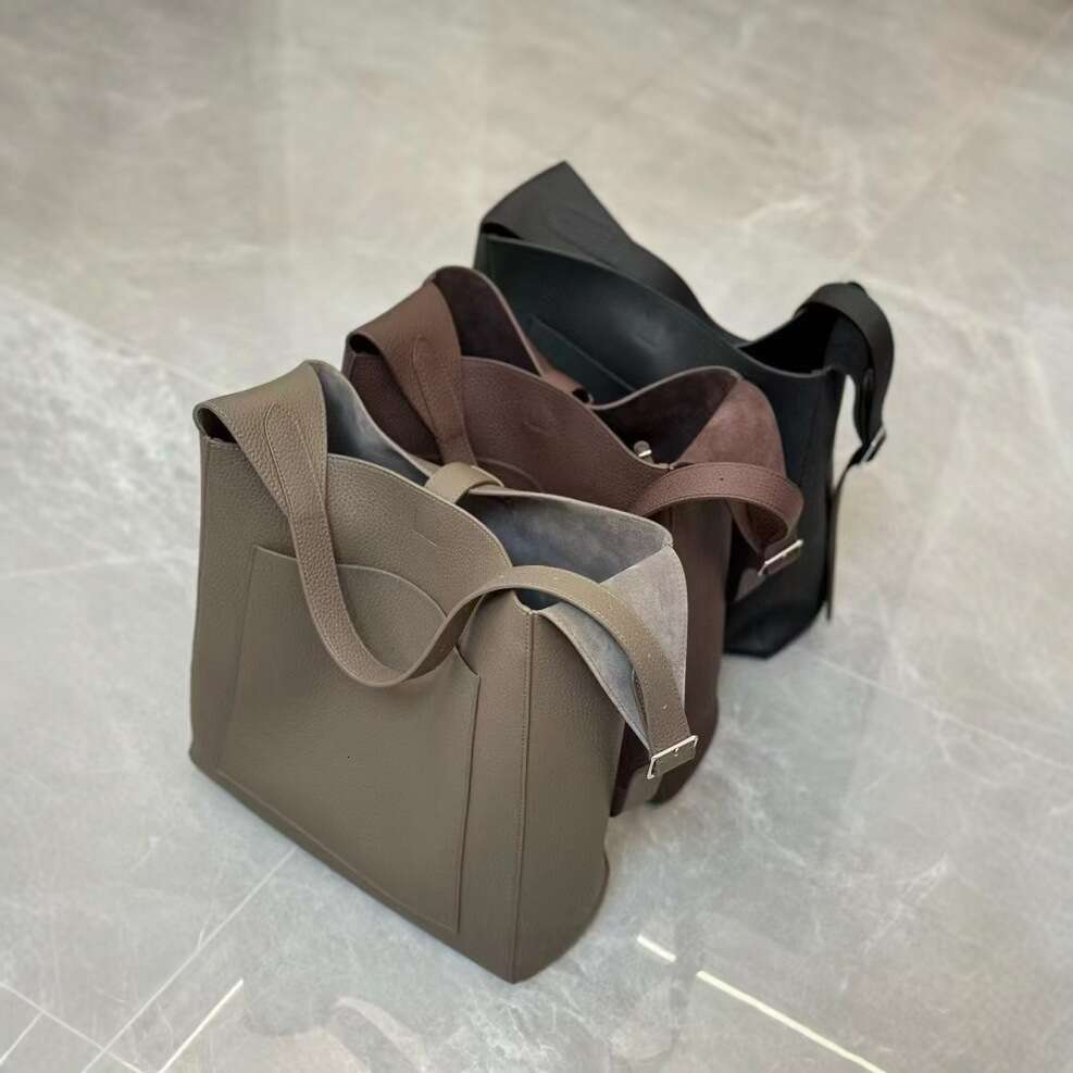 2025 New Black Hobo Underarm T Home Same Style Large Capacity Bucket Head Cover Leather Shoulder Bag Female
