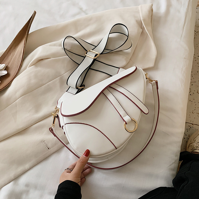 Hot-selling new fashionable single-shoulder bag, niche design crossbody bag with texture, versatile saddle bag