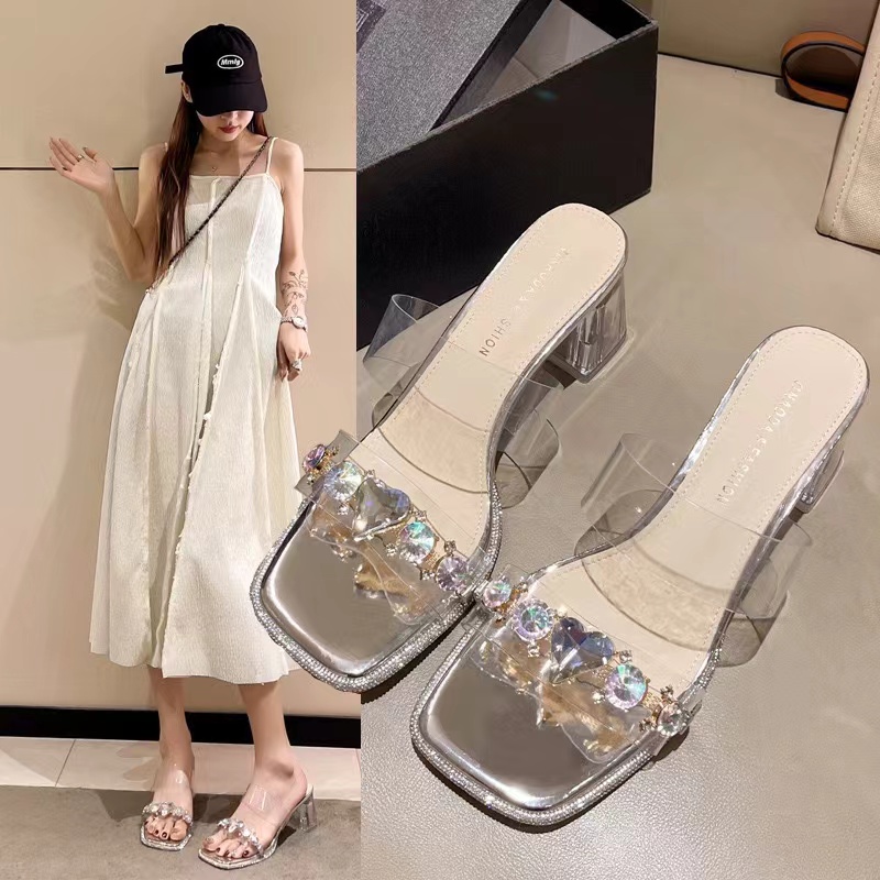 Fashion Liyke Colour Gem Rivet Women Slippers Sandals Transparent Strange Low Heels Slides Shoes New Summer Beach Party Flip