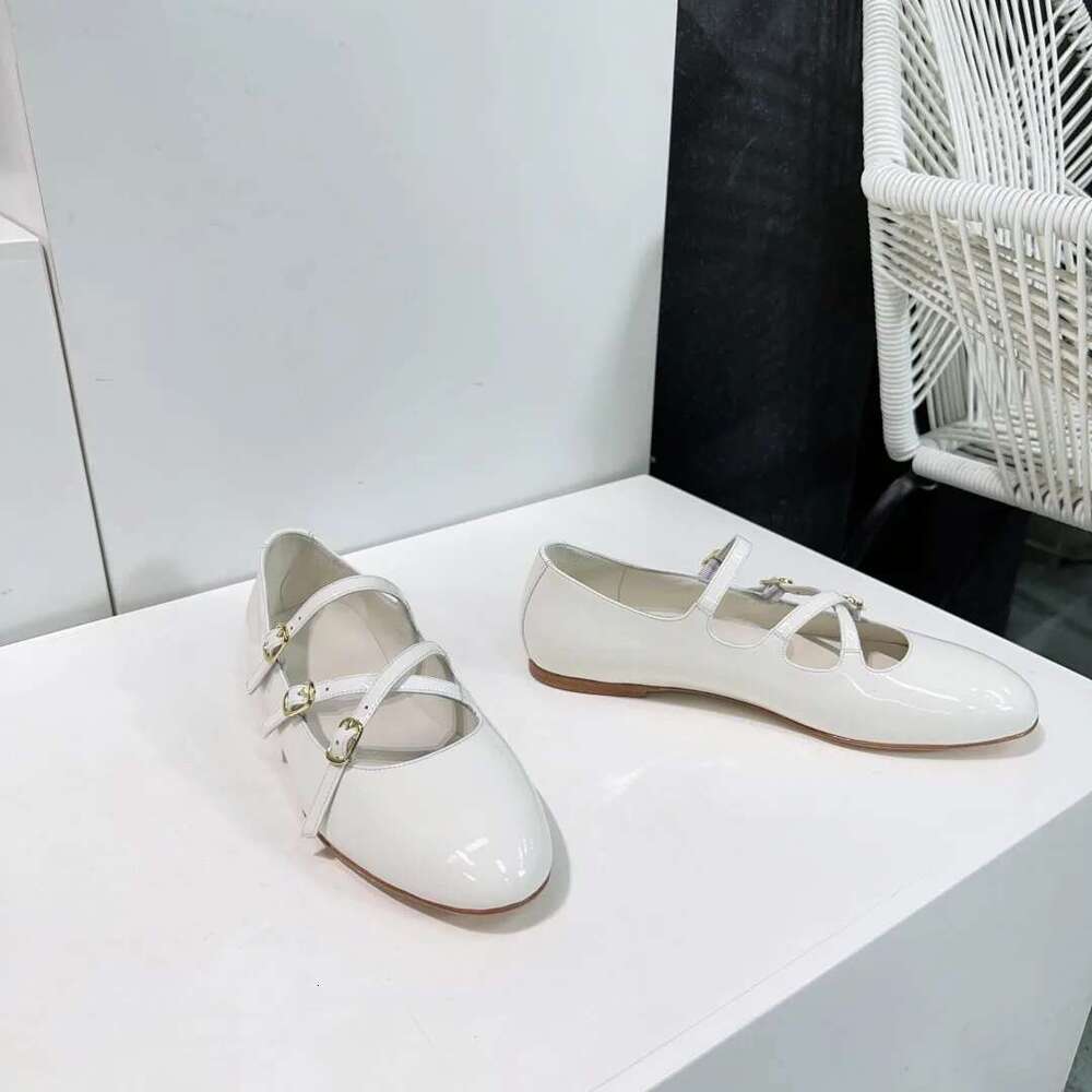 Round Toe Casual Low Heels Solid Color Concise Women Shoes Ankle Buckle Patent Leather Pumps Size 35-40 luxury Spring Summer Hot