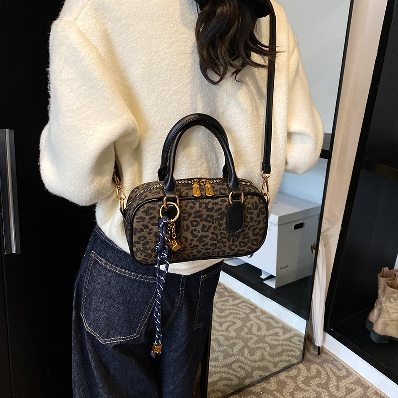 Designer Bag Luxury Bag New Best Selling Korean Niche Design Fashionable Commuting Handbag For Women Leopard Print Chic Shoulder Bag Single Shoulder C
