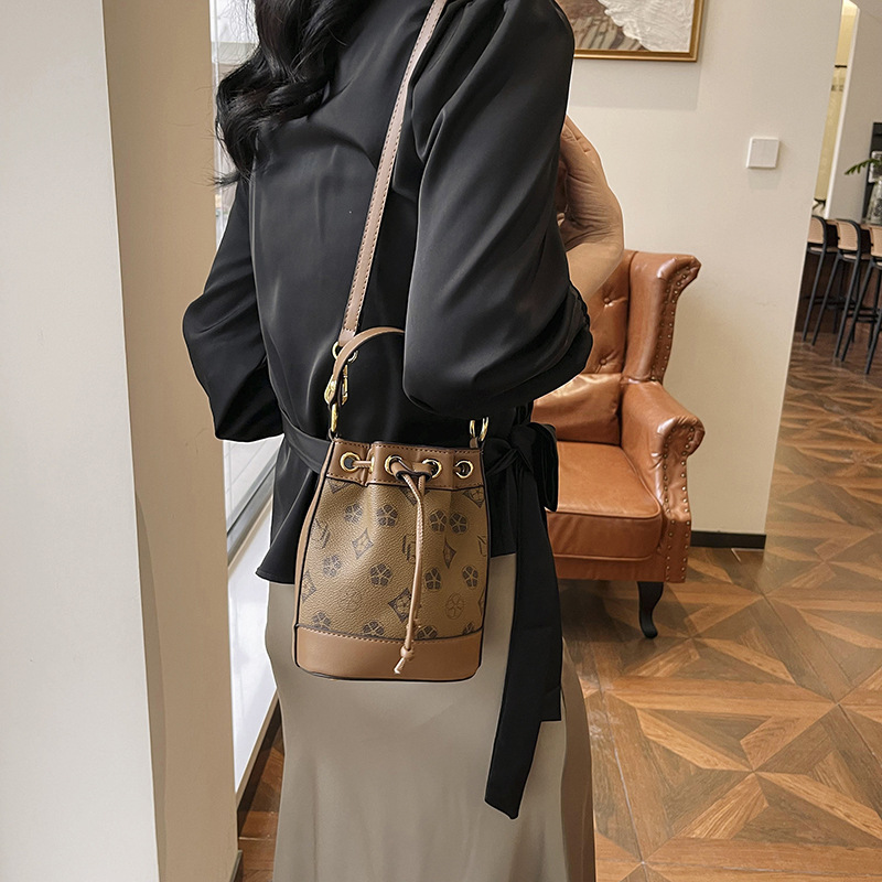 Designer Bag Luxury Bag The Summer New Niche Design Women S Fashion Retro With High Appearance Level And A Stylish Single Shoulder Shoulder Bag Crossb