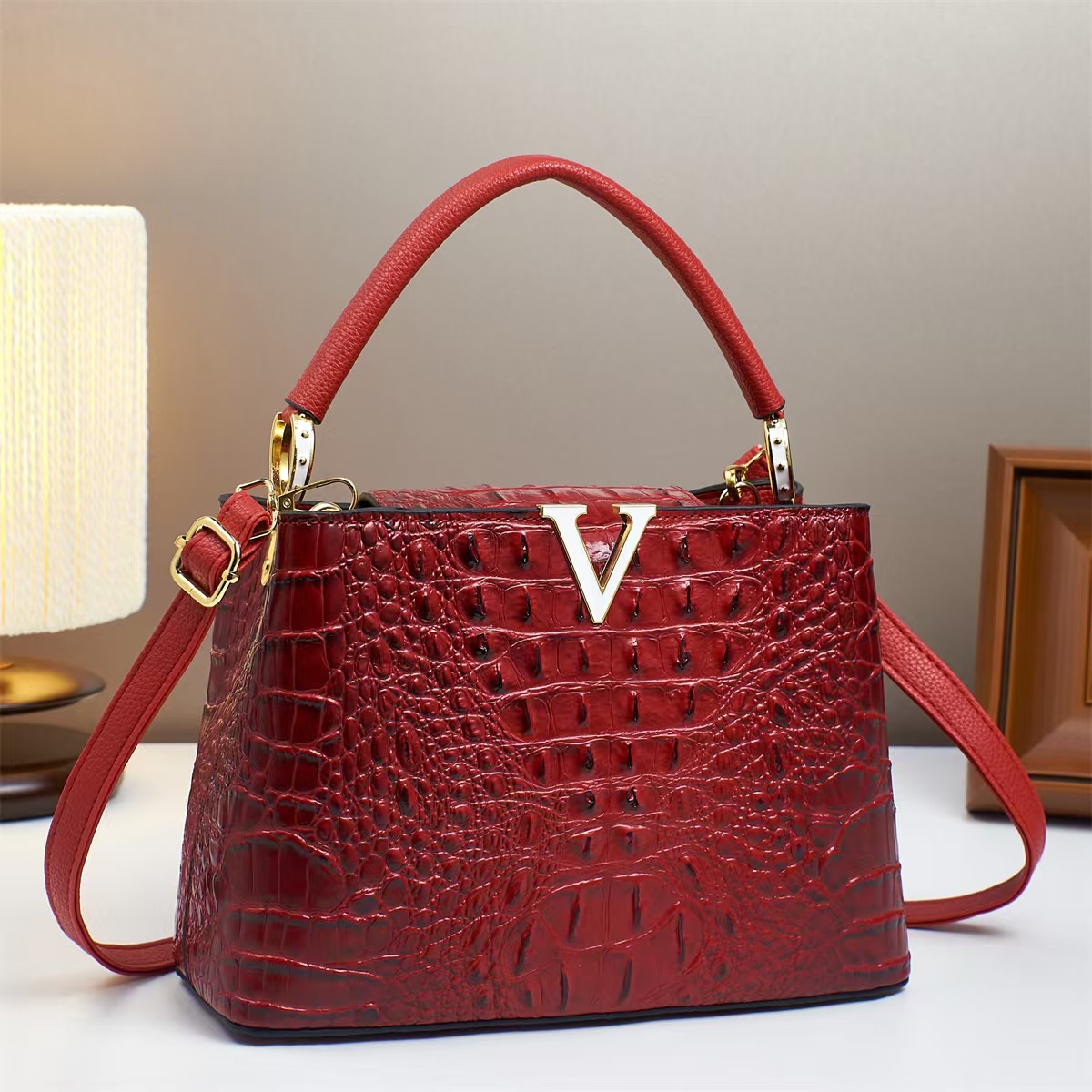 2025 Hot Selling Croc-Embossed Square Commuter Bag Designer Minimalist Shoulder Bag with Metallic V-Shaped Accents, Women's Chic Crossbody
