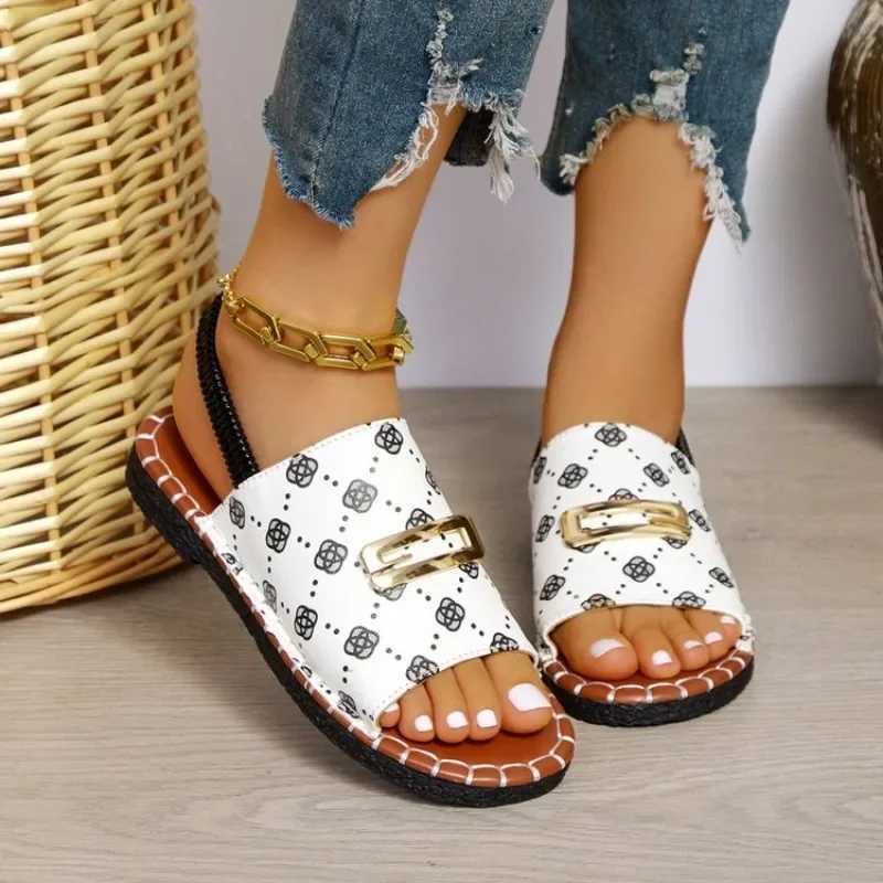 Womens casual beach luxury sandals lightweight summer new fashion outdoor flat sandals womens open toe anti slip designer shoes M250506