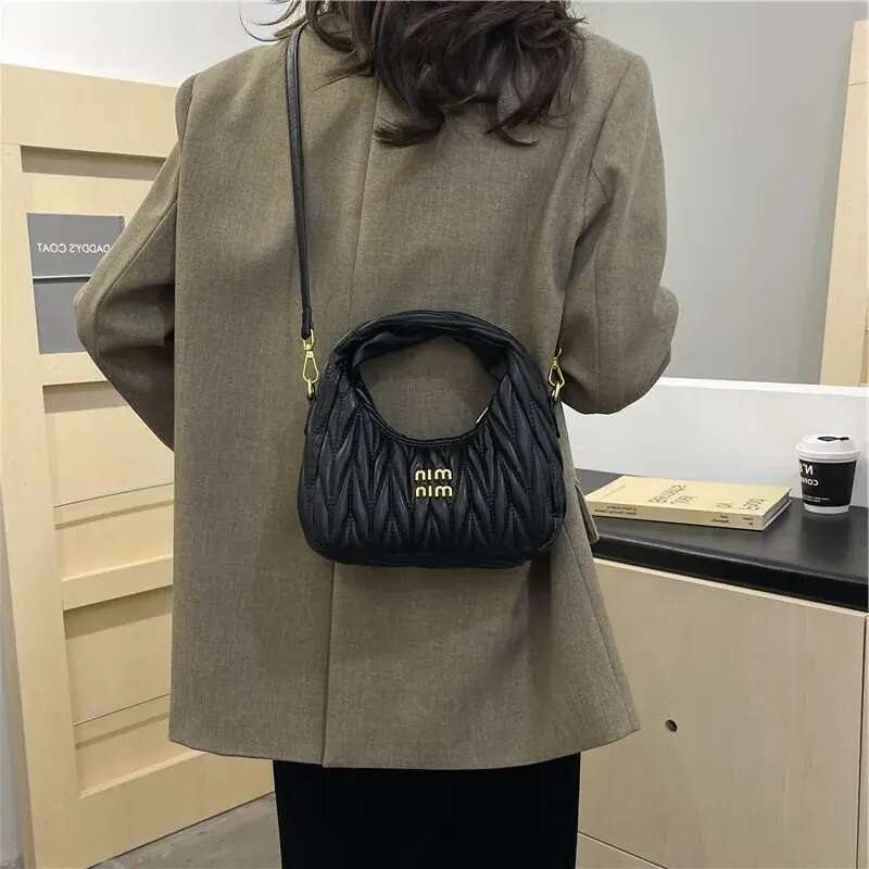 2025 now hot Free shipping designer shoulder bag for women summer new outdoor Red pink sier white Designer handbag