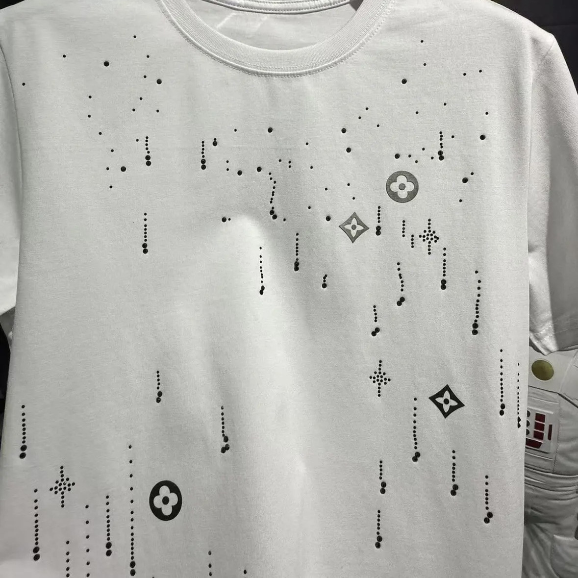 New Graphic Printed Men's T-shirt Designer Heavy Industry Hot Pressed Summer Loose Short Sleeved Luxurious Versatile Casual Round Neck Couple Spo