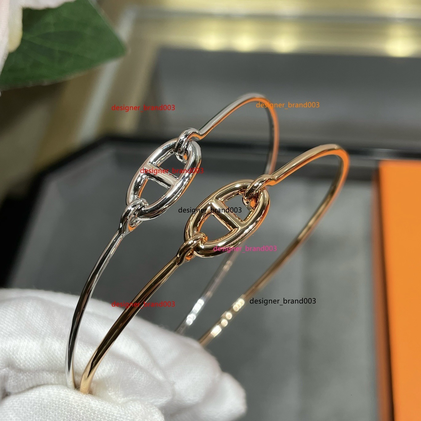 top Bracelets woman Designer bracelet for women luxurious Bangle bracelet jewelry fashion highquality Vgold thin tube pig nose s hly herne hermens Hemess H UF19
