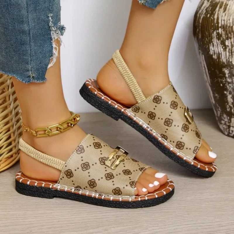 Womens casual beach luxury sandals lightweight summer new fashion outdoor flat sandals womens open toe anti slip designer shoes M250506