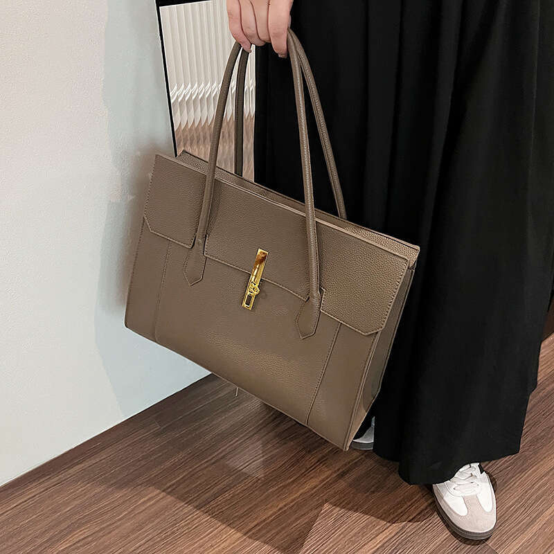 Bag for women4 autumn new fashionable handbag, high-end sense, large capacity tote bag, work commuting shoulder bag