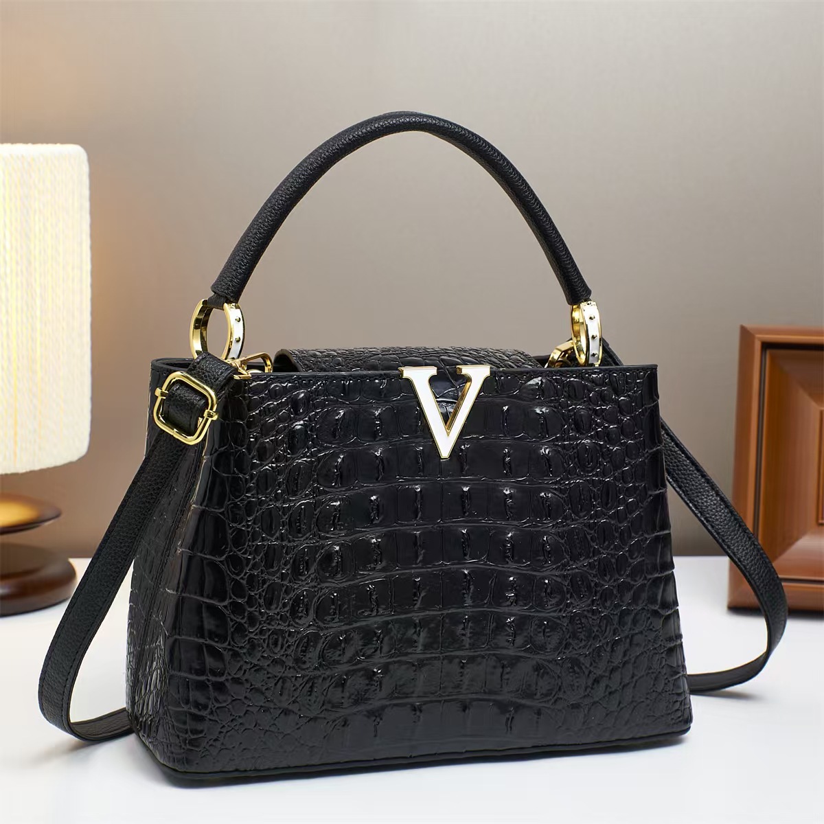 2025 Hot Selling Croc-Embossed Square Commuter Bag Designer Minimalist Shoulder Bag with Metallic V-Shaped Accents, Women's Chic Crossbody