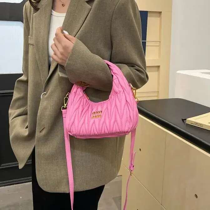 2025 now hot Free shipping designer shoulder bag for women summer new outdoor Red pink sier white Designer handbag
