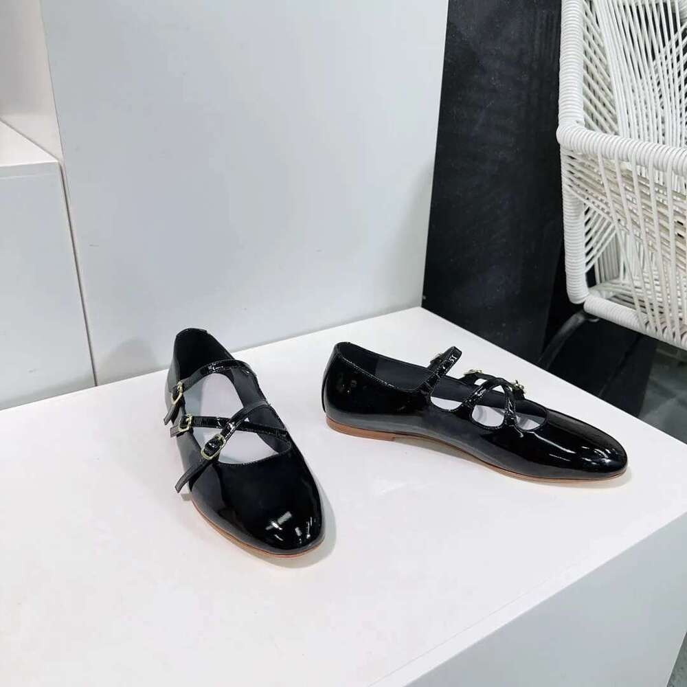 Round Toe Casual Low Heels Solid Color Concise Women Shoes Ankle Buckle Patent Leather Pumps Size 35-40 luxury Spring Summer Hot