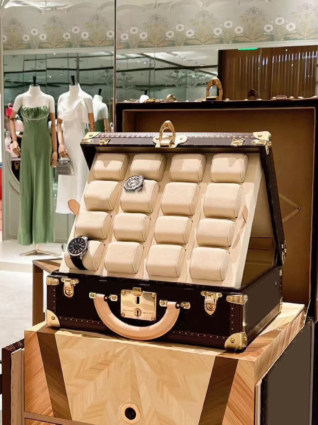 Cosmetic Case Jewelry Box Coffret Polyvalent Designer Bags Volt Leather Watch Box 16 Mens Watch Organizer Jewelry Storage Boxes Fashion Womens Rings Tray Cases