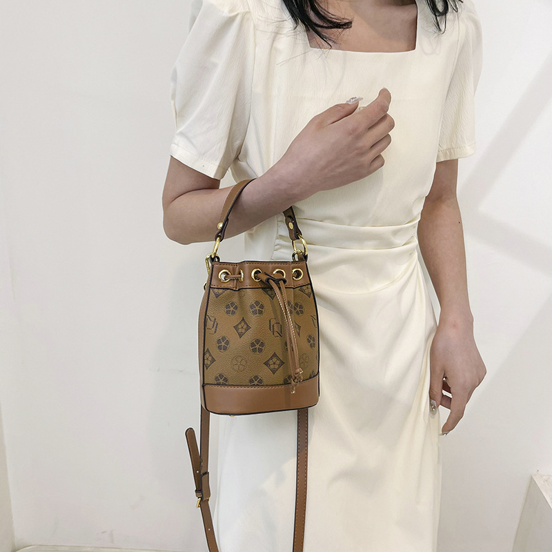 Designer Bag Luxury Bag The Summer New Niche Design Women S Fashion Retro With High Appearance Level And A Stylish Single Shoulder Shoulder Bag Crossb