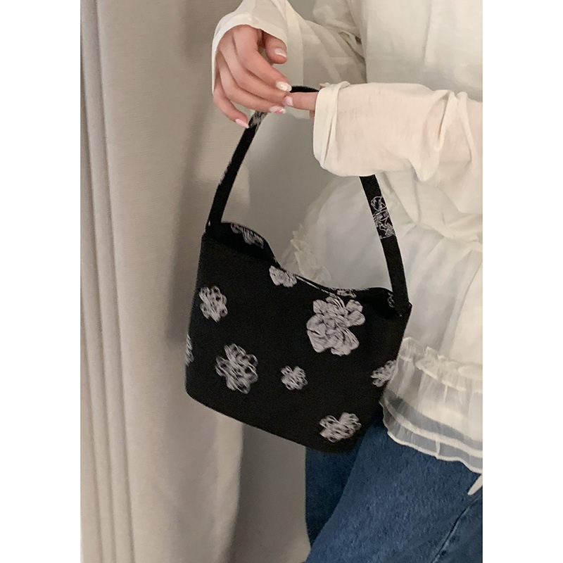 New Chinese-style flower hand-held canvas bag for Women, 2025 New Fashion underarm bag, single-shoulder grandma bag, one piece for distribution