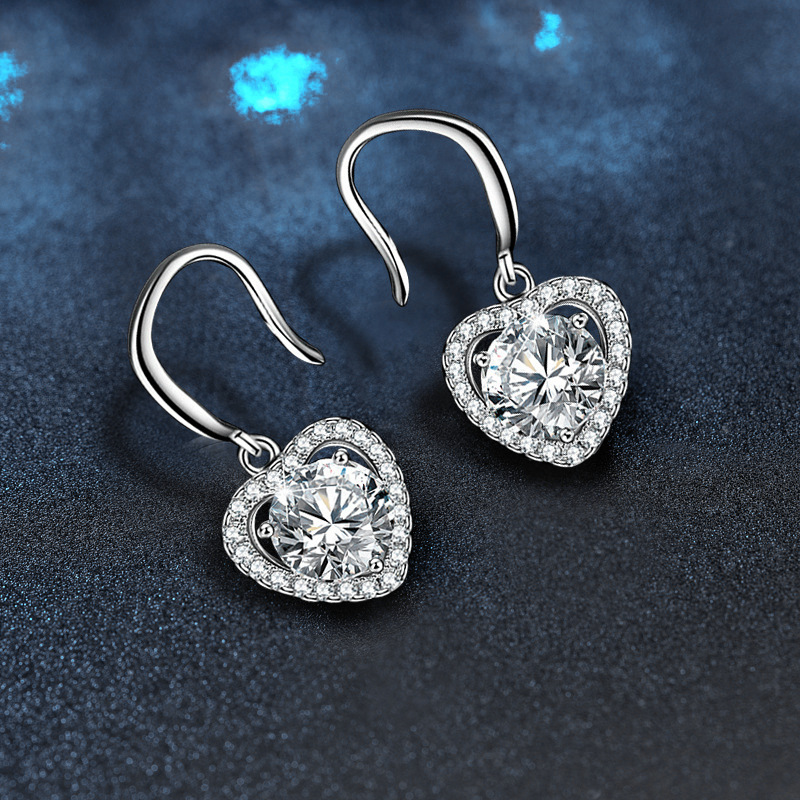 Romantic One-Carat Moissanite Pendants with Matching Ear Cuff Accessories