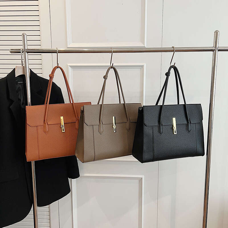 Bag for women4 autumn new fashionable handbag, high-end sense, large capacity tote bag, work commuting shoulder bag