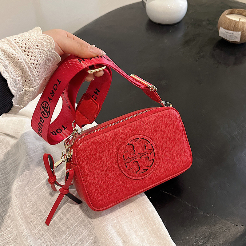 New Small Soft Half - Moon - Shaped Women's Crossbody Shoulder Bag for Outdoor Recreation on Valentine's Day