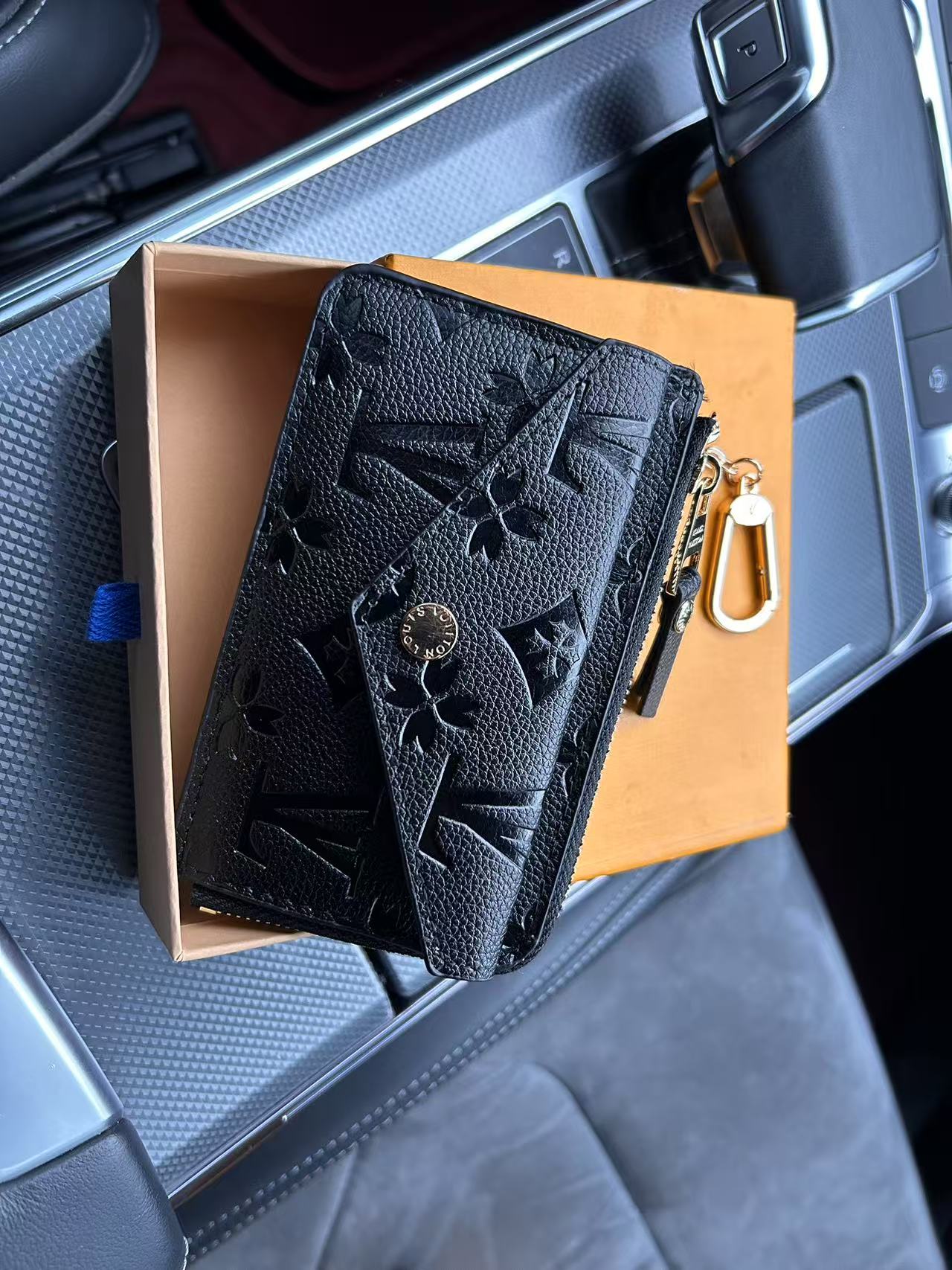 key case Wallets Holders Designer luxury leather keychain wallet buckle leather keybag with credit card slot coin purse including out box and dust bag