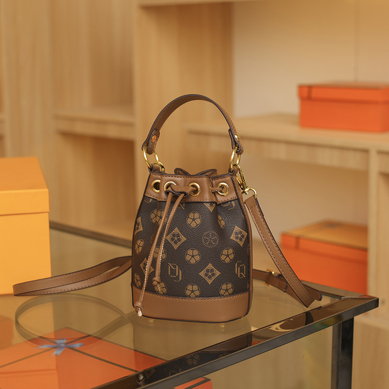 Designer Bag Luxury Bag The Summer New Niche Design Women S Fashion Retro With High Appearance Level And A Stylish Single Shoulder Shoulder Bag Crossb