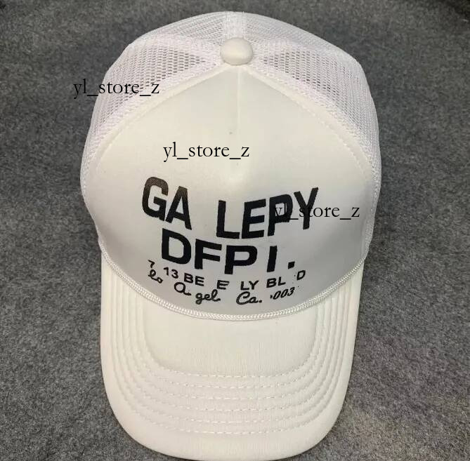Designer galleryly dept hat Bend Wave Caps Male Hip Hop Visor Mesh Male Femelle Cross Punk Baseball Letter Sport Graffiti Mesh Truck High Profile Trendy 852