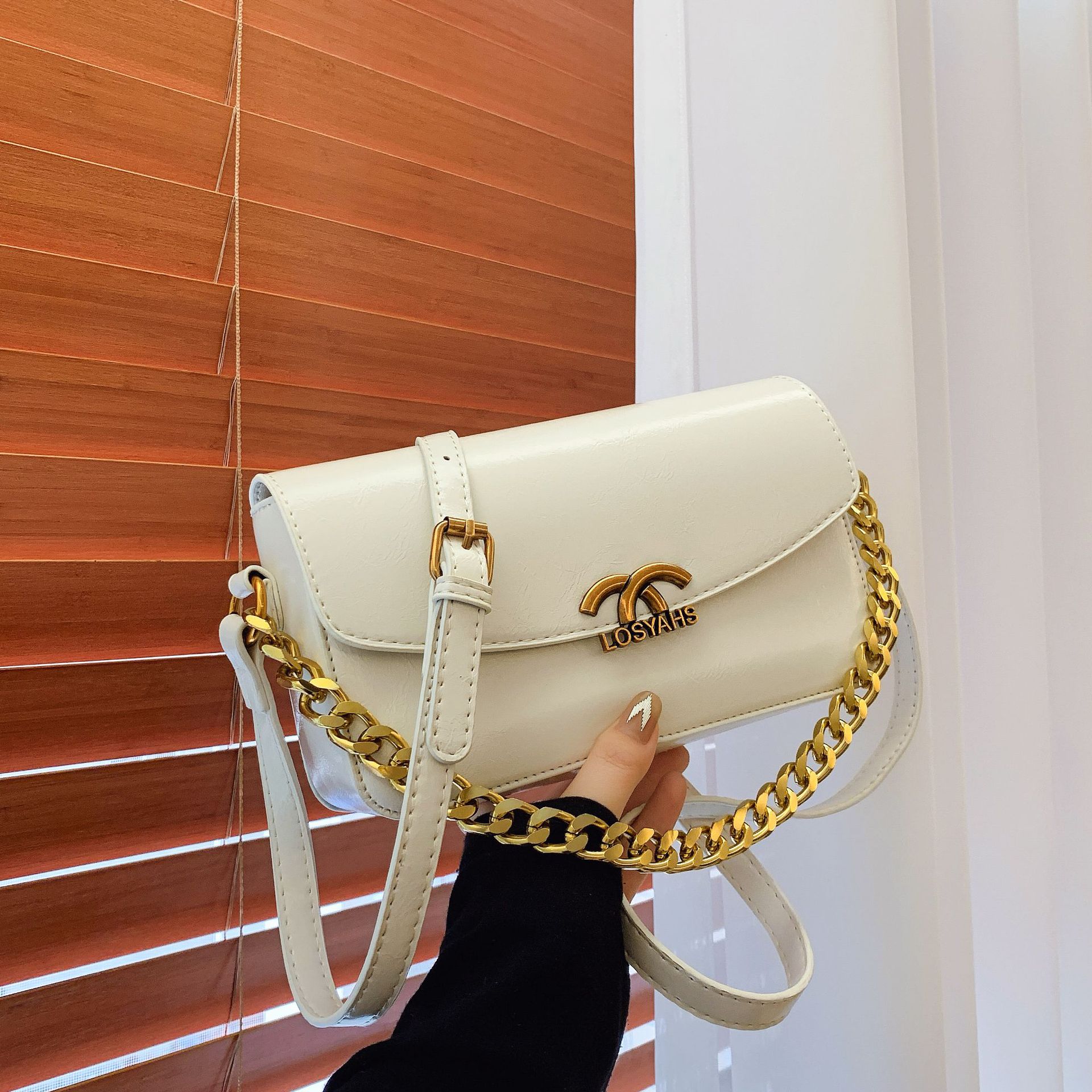 2025 Exclusive Vintage Chain-Strap Crossbody Bag - Minimalist Square Mini Purse with Retro Charm, Versatile Women's Shoulder Bag