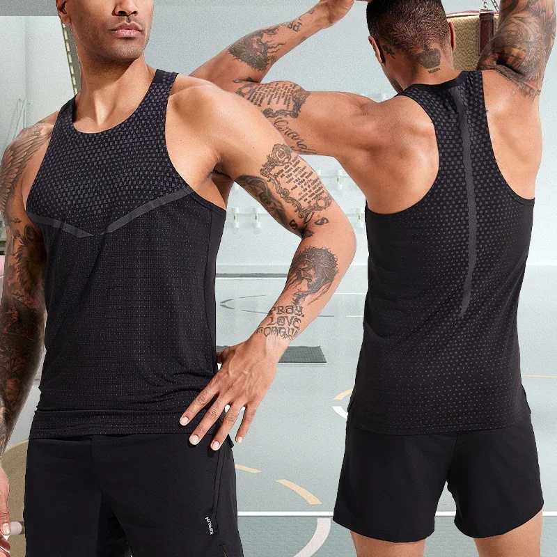 Mens Running Vest Outdoor Training Clothing Male Sportswear Sleeveless T-shirt Gym Jogging Tank Top Bodybuilding T ShirtXJ250506