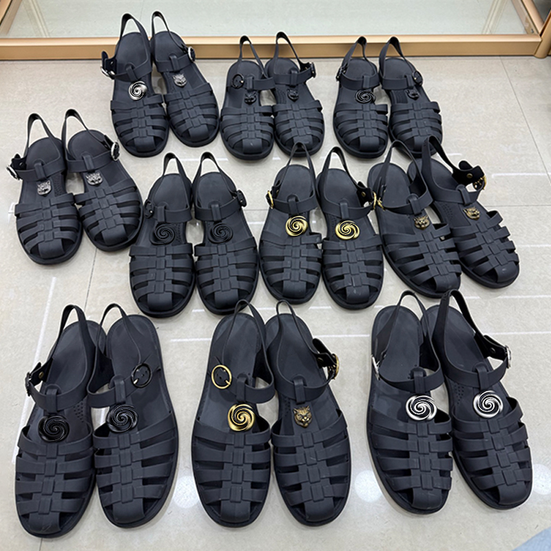 Designer sandals men hollow closed toe sandals summer outdoor beach sandals rubber bottom fisherman sandals pleated nappa leather shoes 816